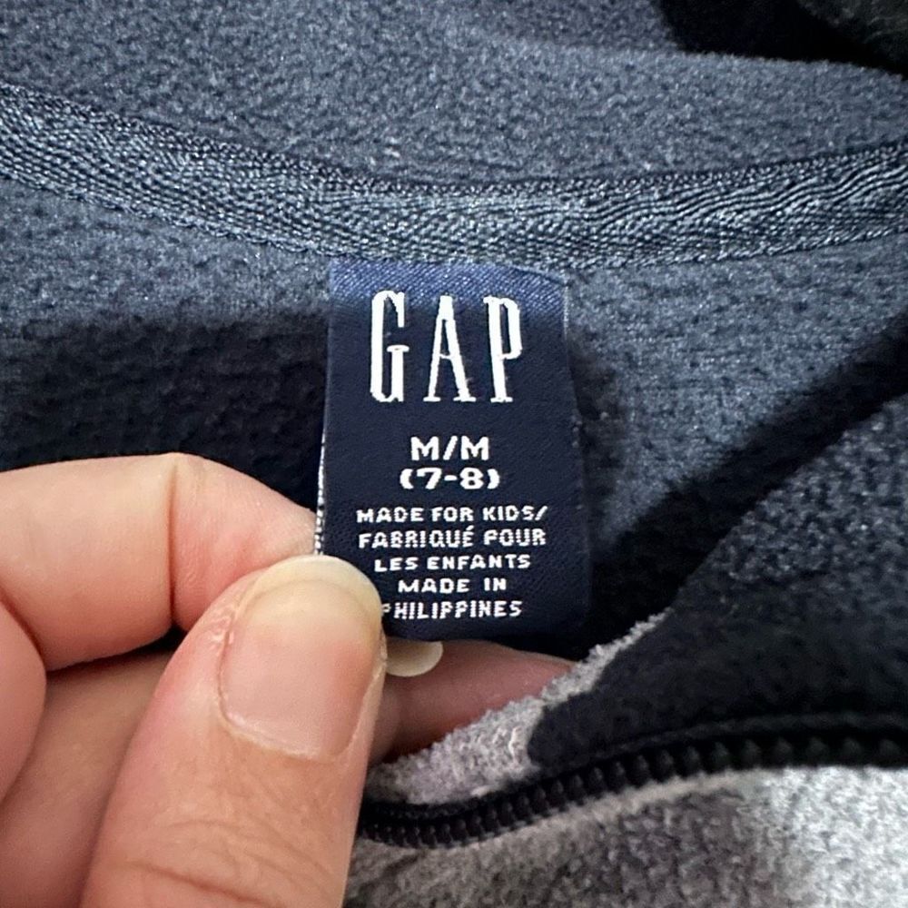 Gap boys sweater , 2 front zip pockets, 3/4 front zip, Black/grey - Picture 5 of 6